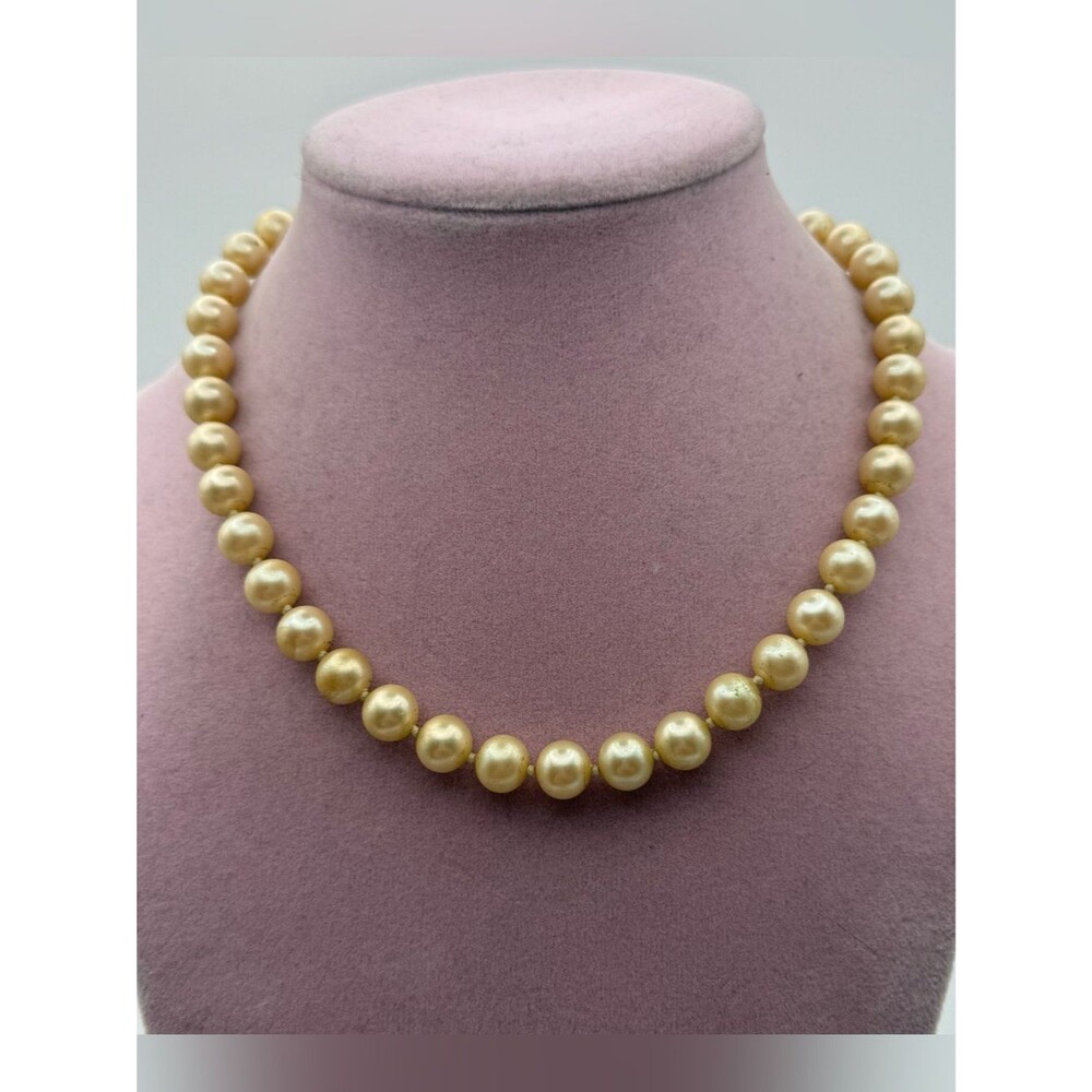 Vintage Classic Golden Pearl Necklace - Elegant Women's Jewelry